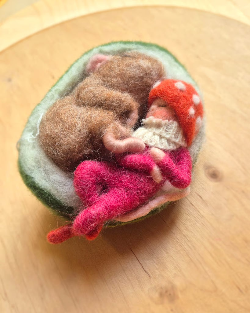 Pilzmädchen mit Maus